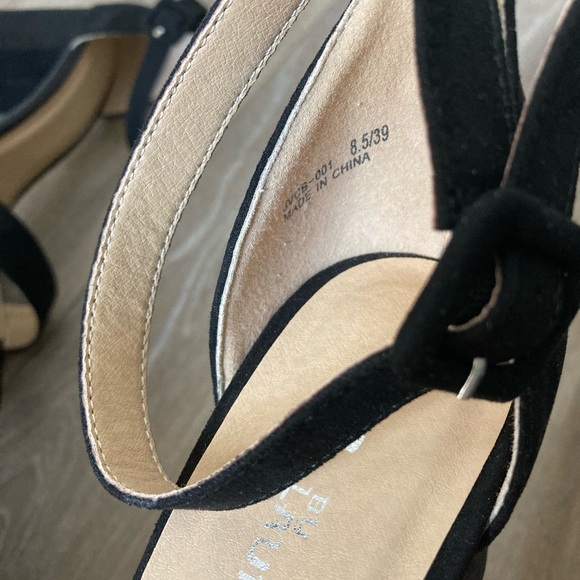 CL By Laundry *NWT* Women’s Size 8.5/39 Black Block Heel Suede Sandal - Picture 10 of 11